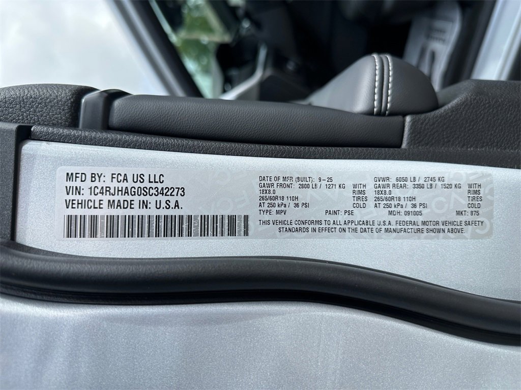 New 2025 Jeep Grand Cherokee Altitude image 30