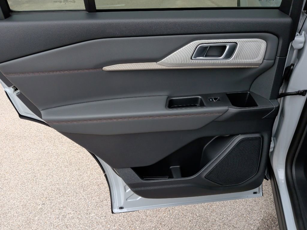 New 2026 Ford Explorer Active RWD image 33