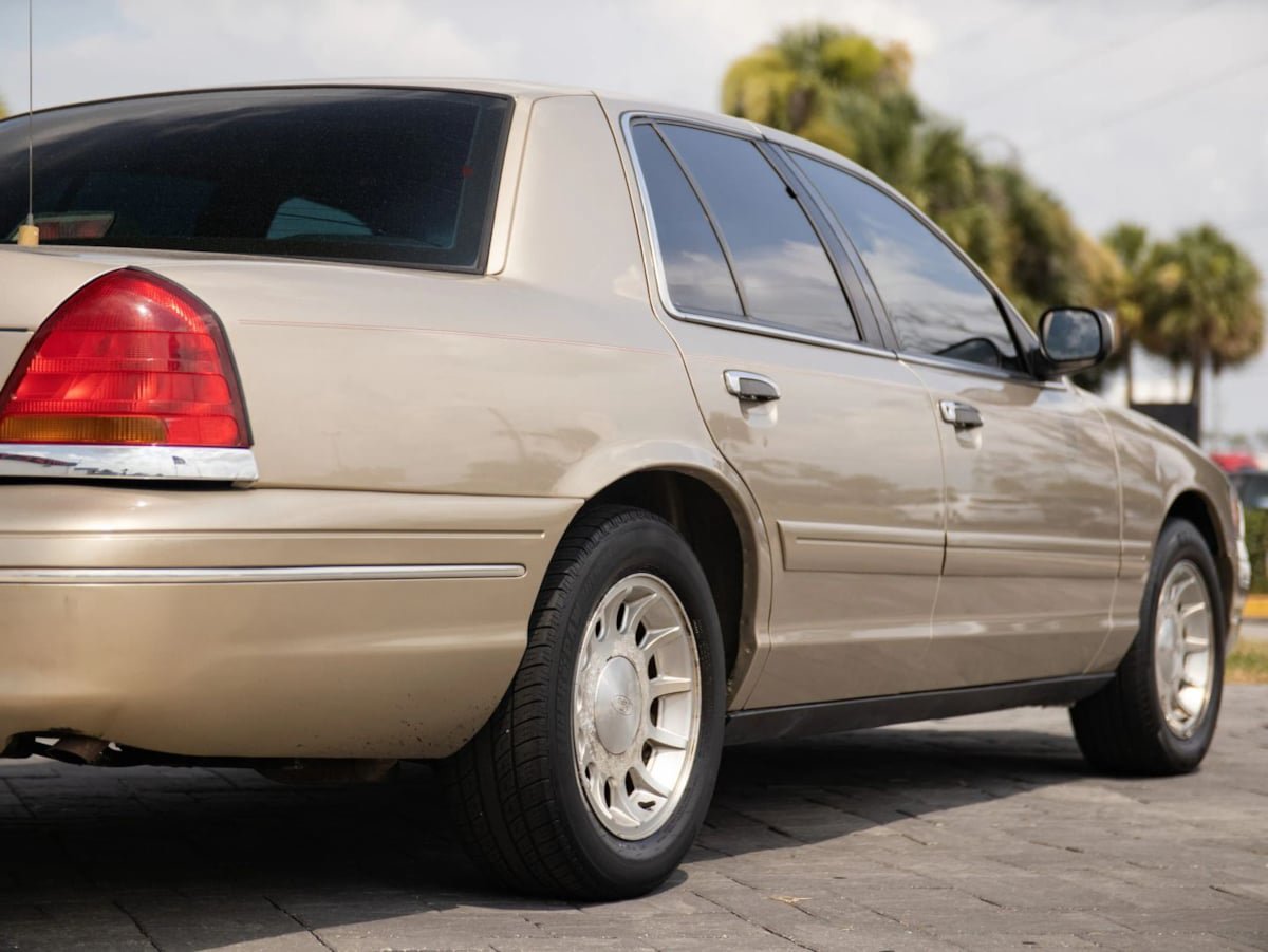 Used 1999 Ford Crown Victoria LX RWD image 14