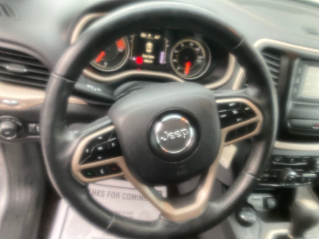 Used 2017 Jeep Cherokee Latitude image 18