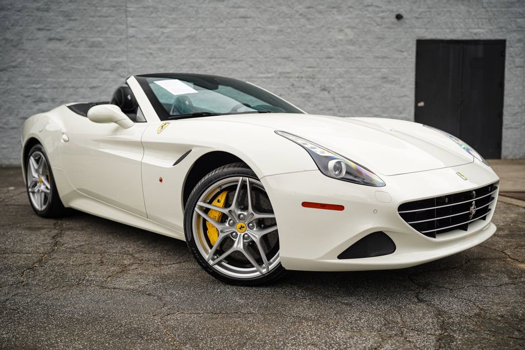Used 2016 Ferrari California T image 9