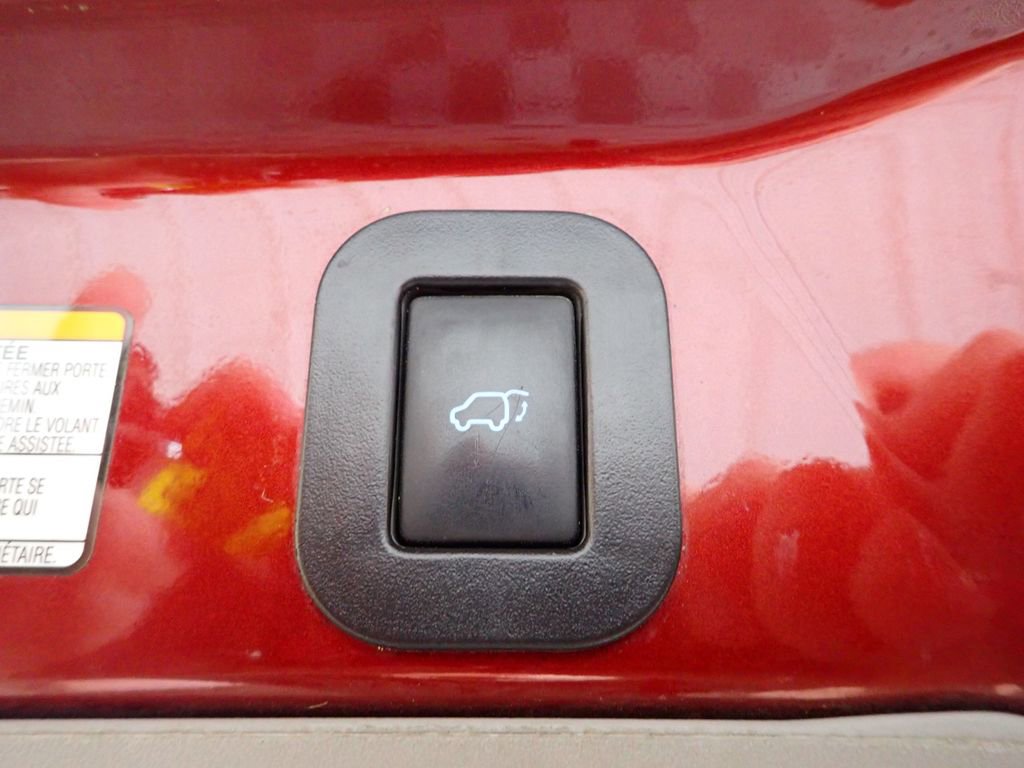 Used 2015 Toyota Sienna XLE w/ XLE Navigation Package image 19