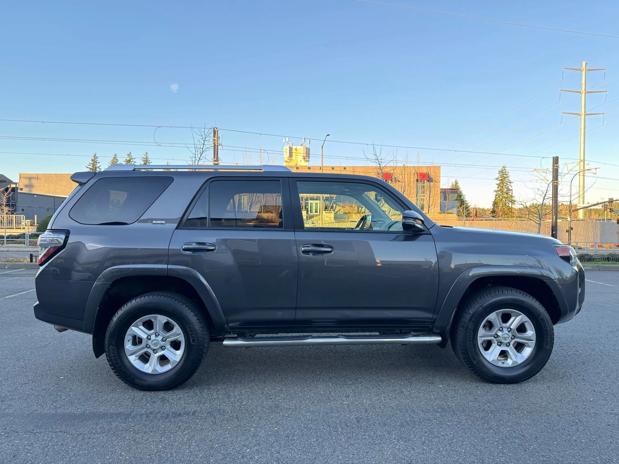 Used 2017 Toyota 4Runner SR5 Premium image 12