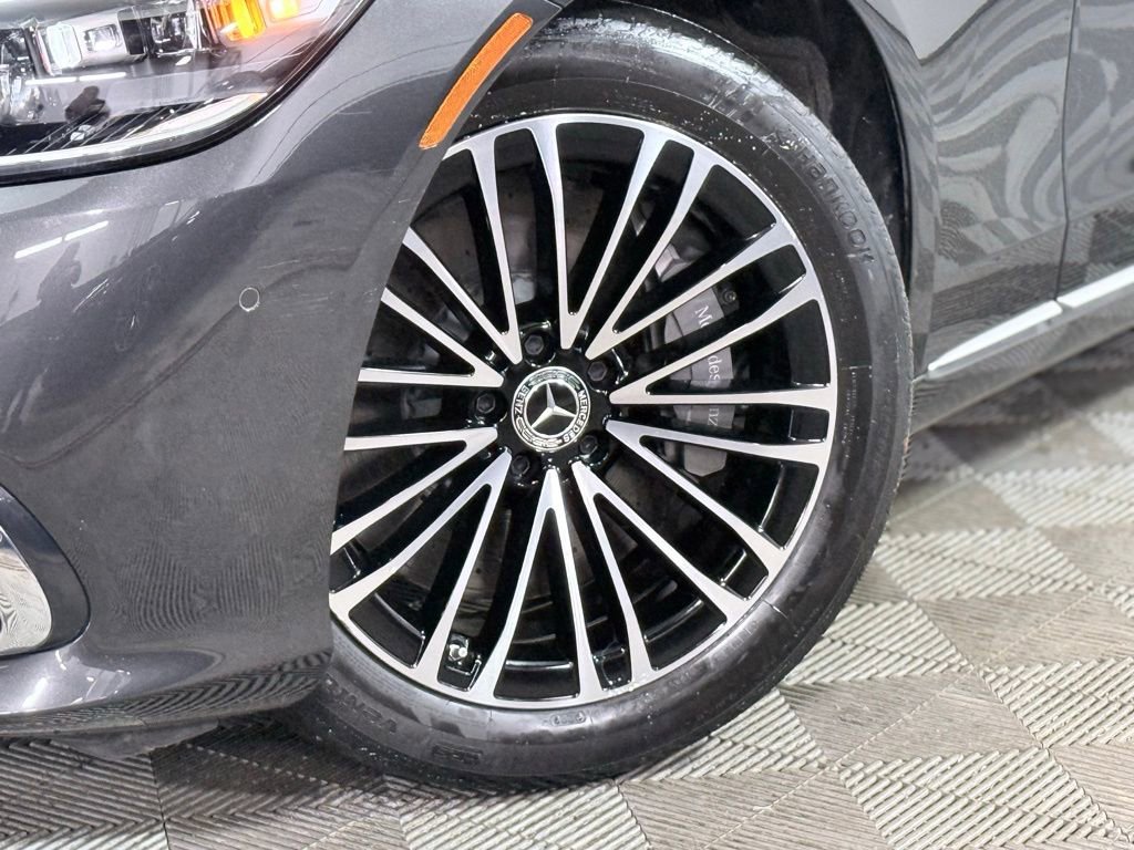 Used 2022 Mercedes-Benz S 500 4MATIC w/ 3D Technology Package image 2