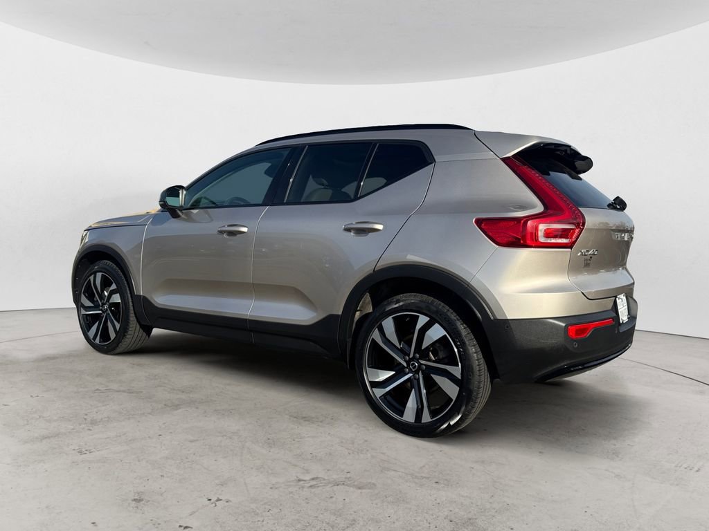 Certified 2023 Volvo XC40 B5 Ultimate w/ Protection Package Premier image 4