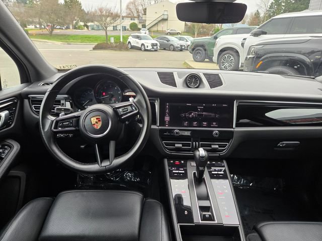 Used 2024 Porsche Macan AWD/4WD image 18