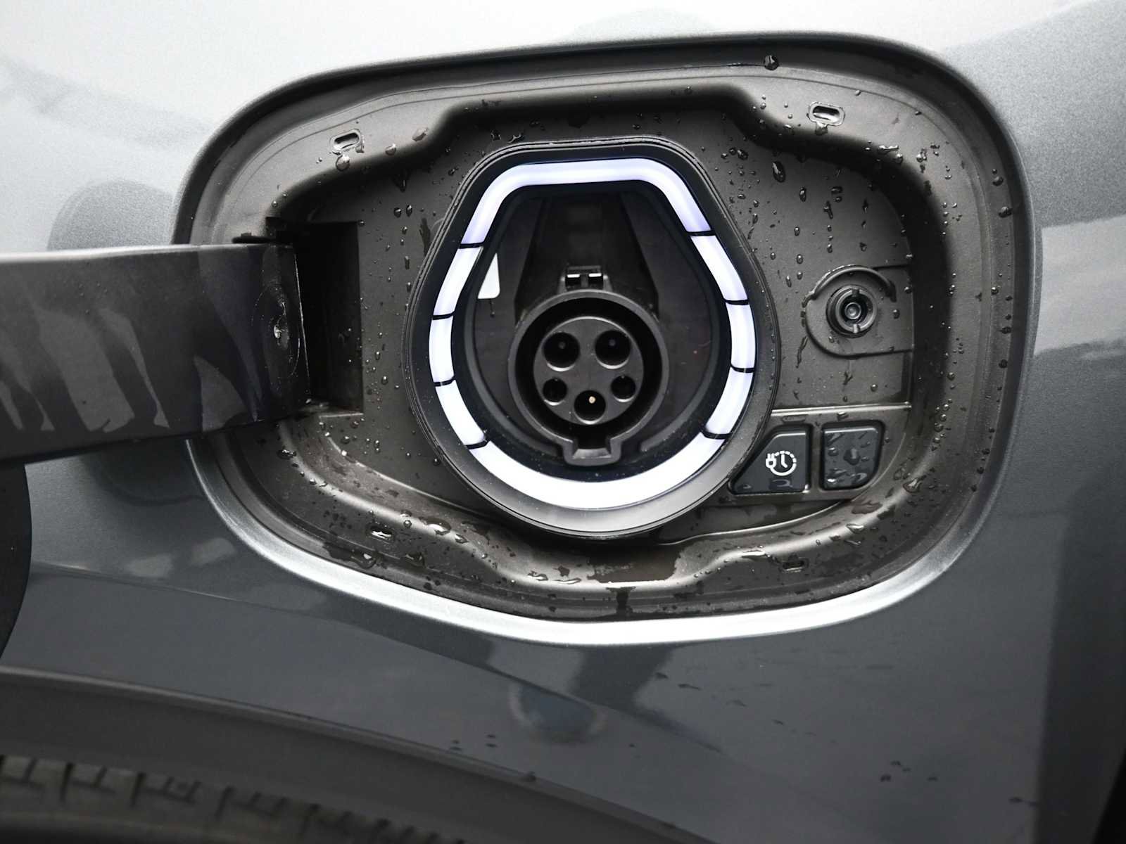 Used 2025 Ford Escape SE w/ PHEV Premium Package image 29