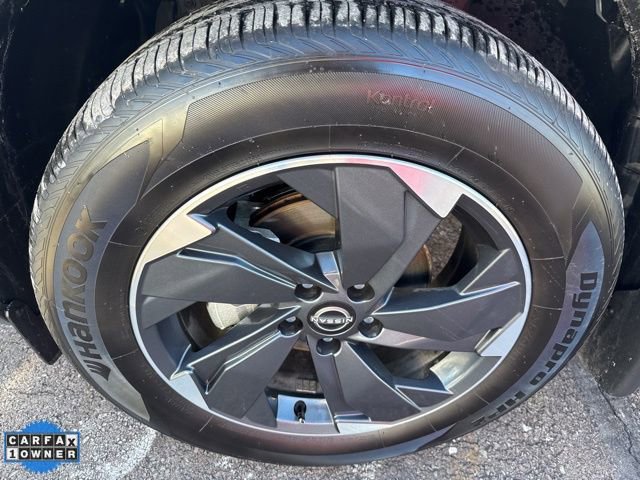 Certified 2025 Nissan Rogue SV image 32