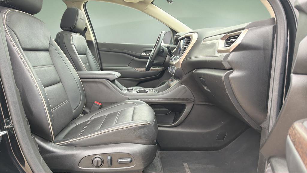 Used 2023 GMC Acadia Denali w/ Black Diamond Edition image 11