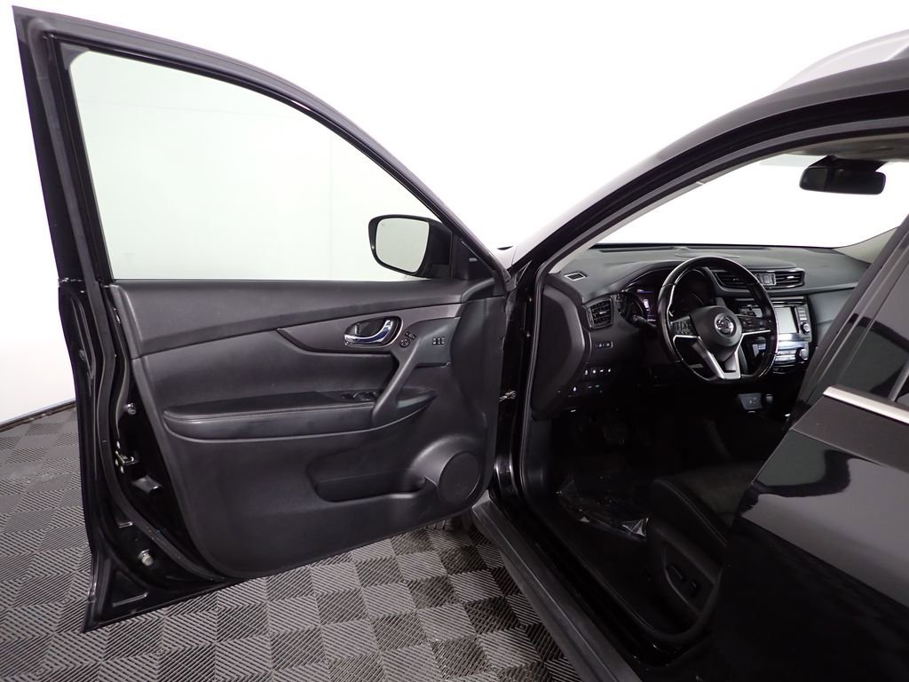 Used 2020 Nissan Rogue SV w/ Sun & Sound Touring Package image 23