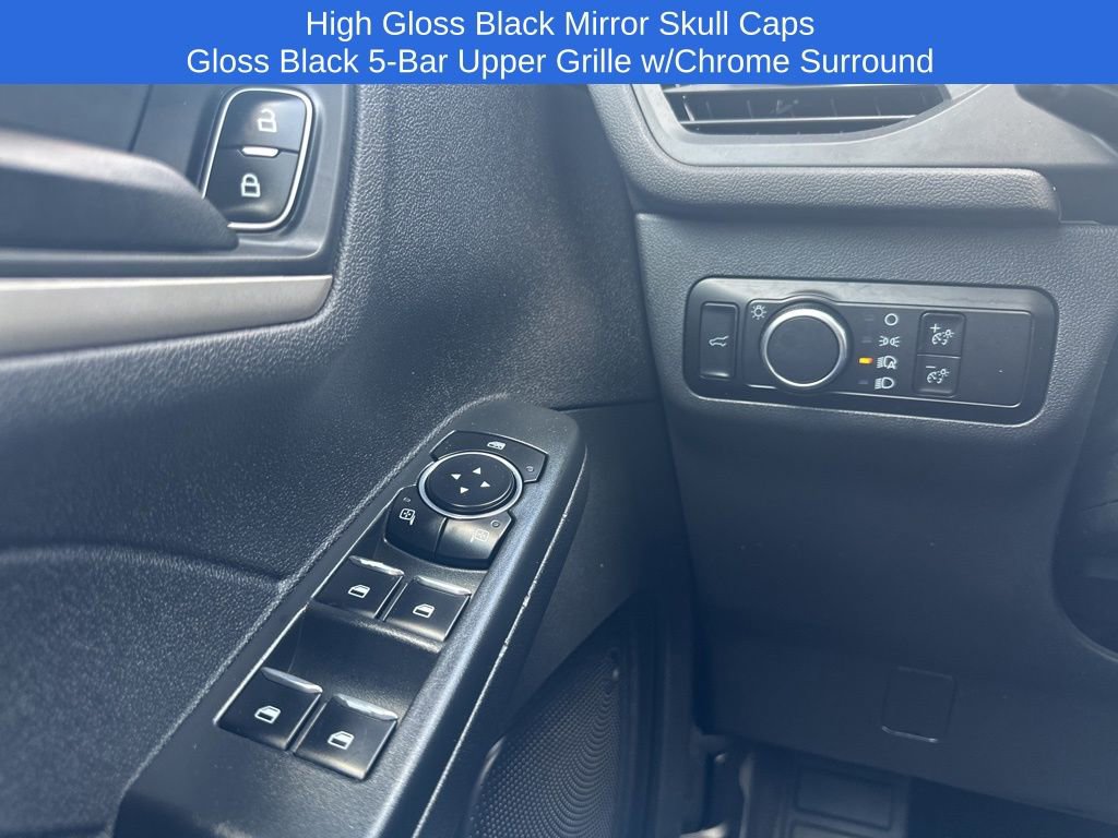 Used 2022 Ford Escape SE w/ SE Sport Appearance Package image 11