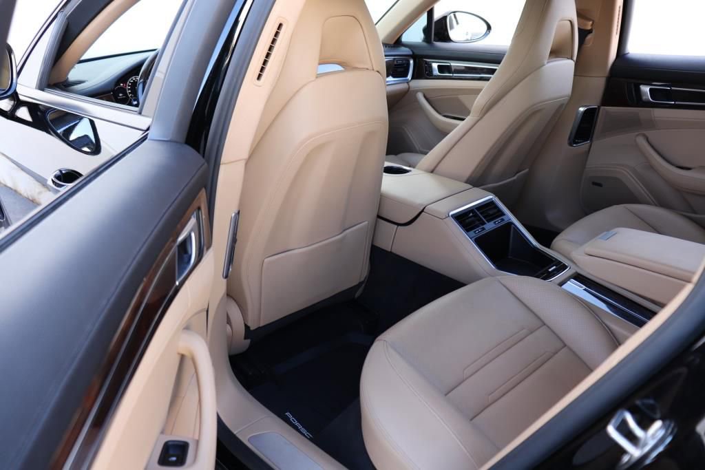 Used 2018 Porsche Panamera 4 image 16