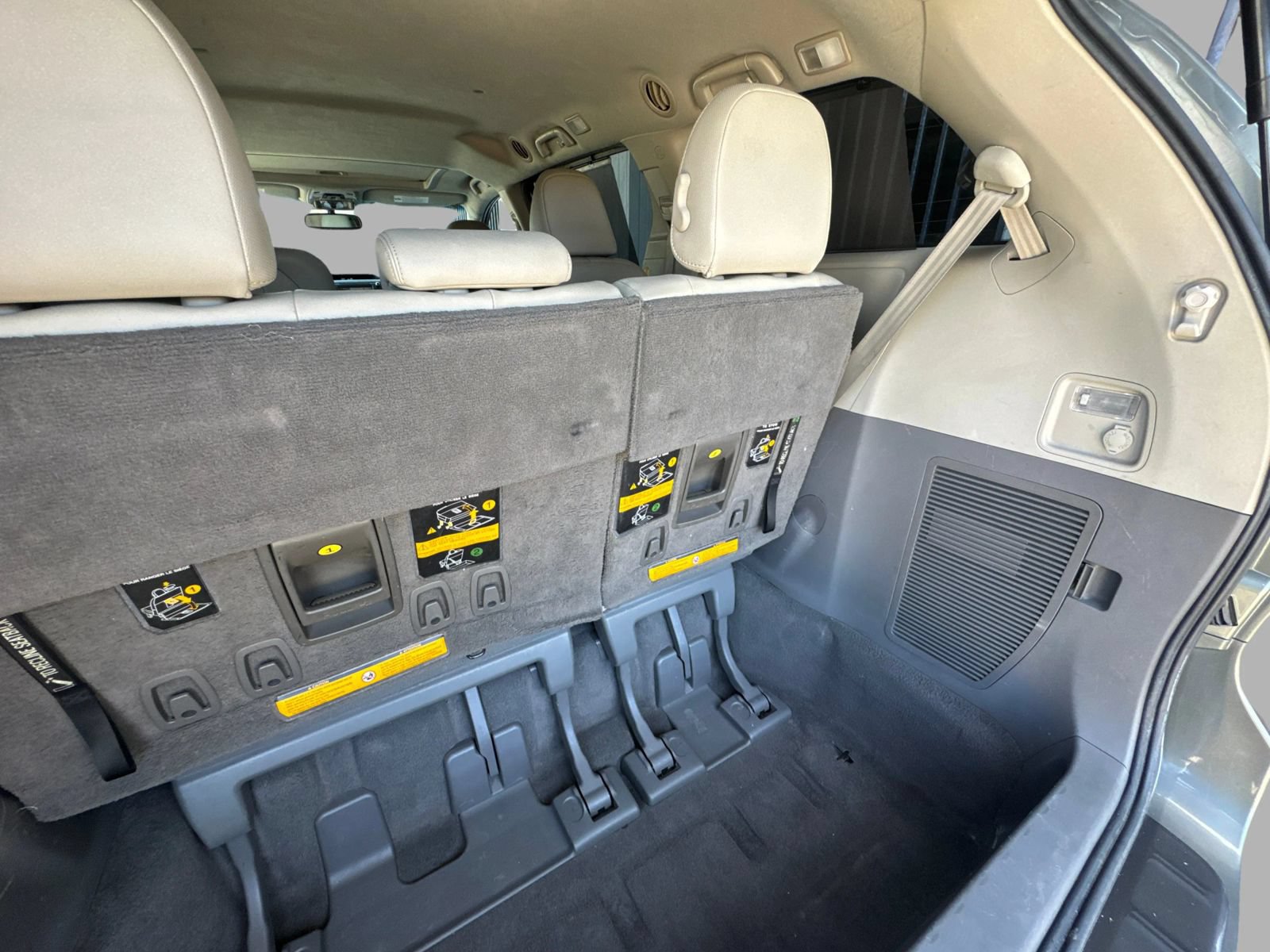 Used 2011 Toyota Sienna XLE w/ XLE Navigation Pkg FWD image 40