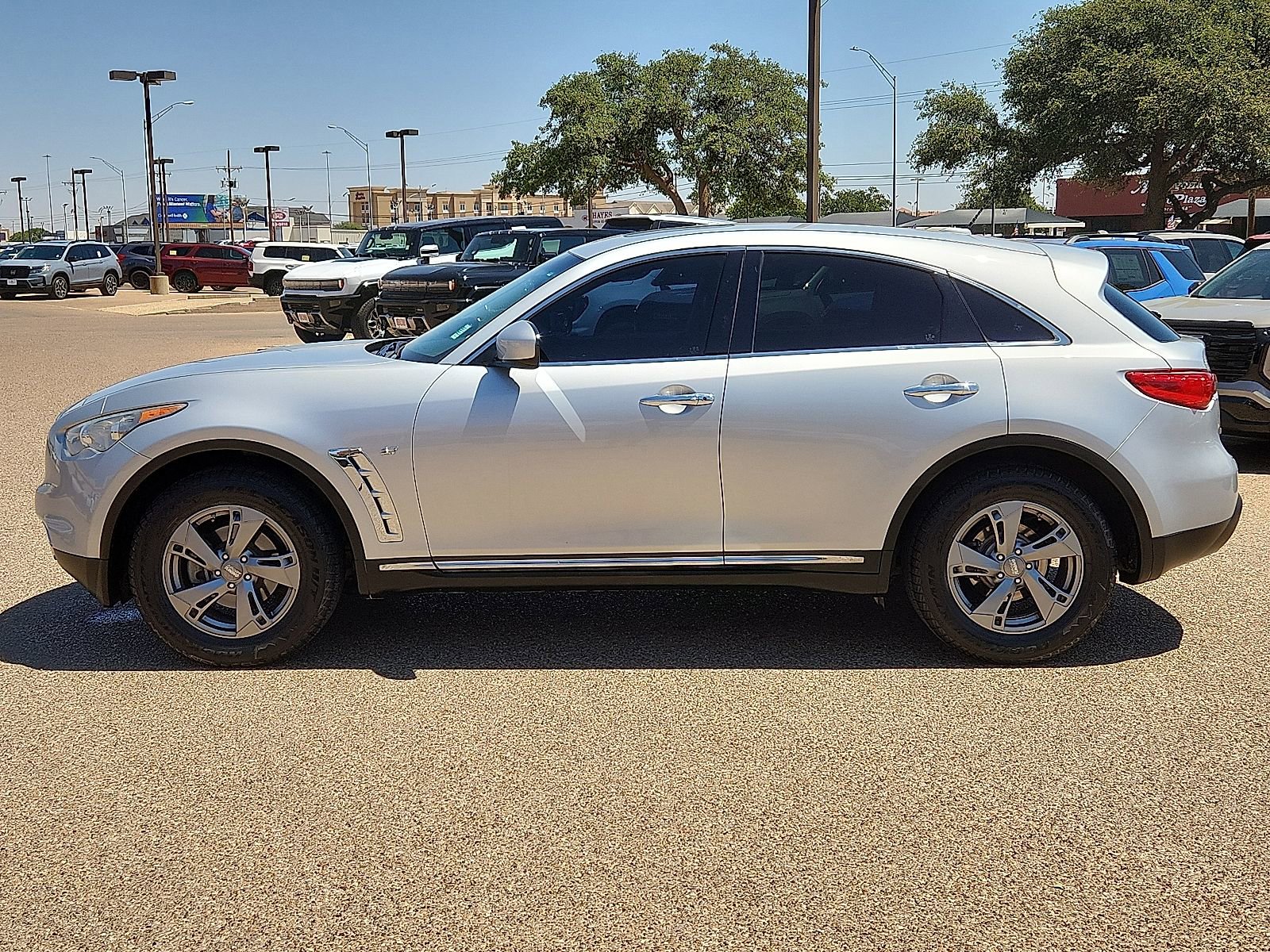 Used 2017 INFINITI QX70 AWD image 2