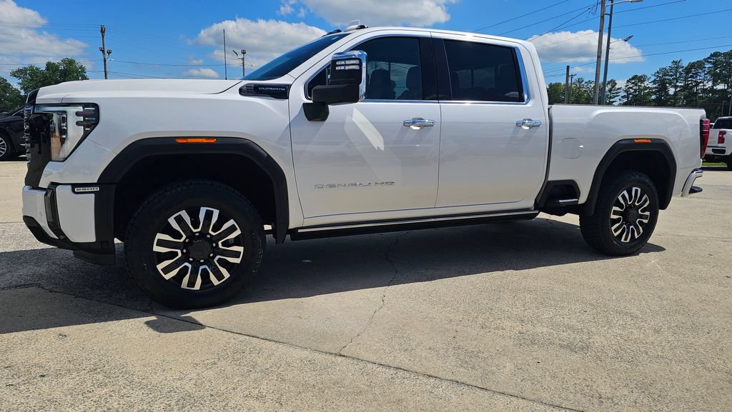Used 2025 GMC Sierra 2500 Denali Ultimate AWD/4WD image 3