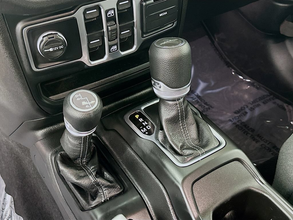 Certified 2025 Jeep Gladiator Sport AWD/4WD image 26