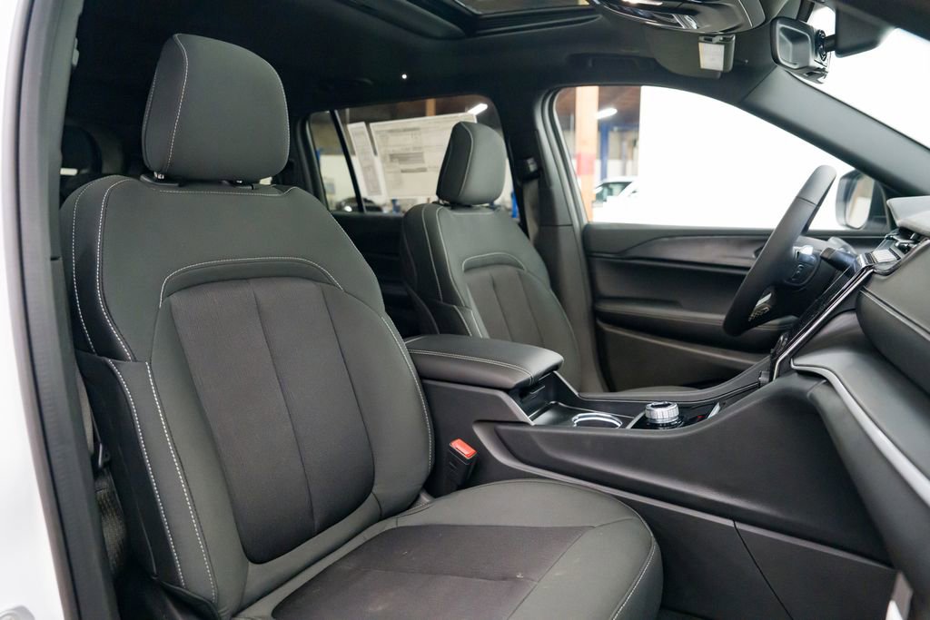 New 2026 Jeep Grand Cherokee L 4WD image 29