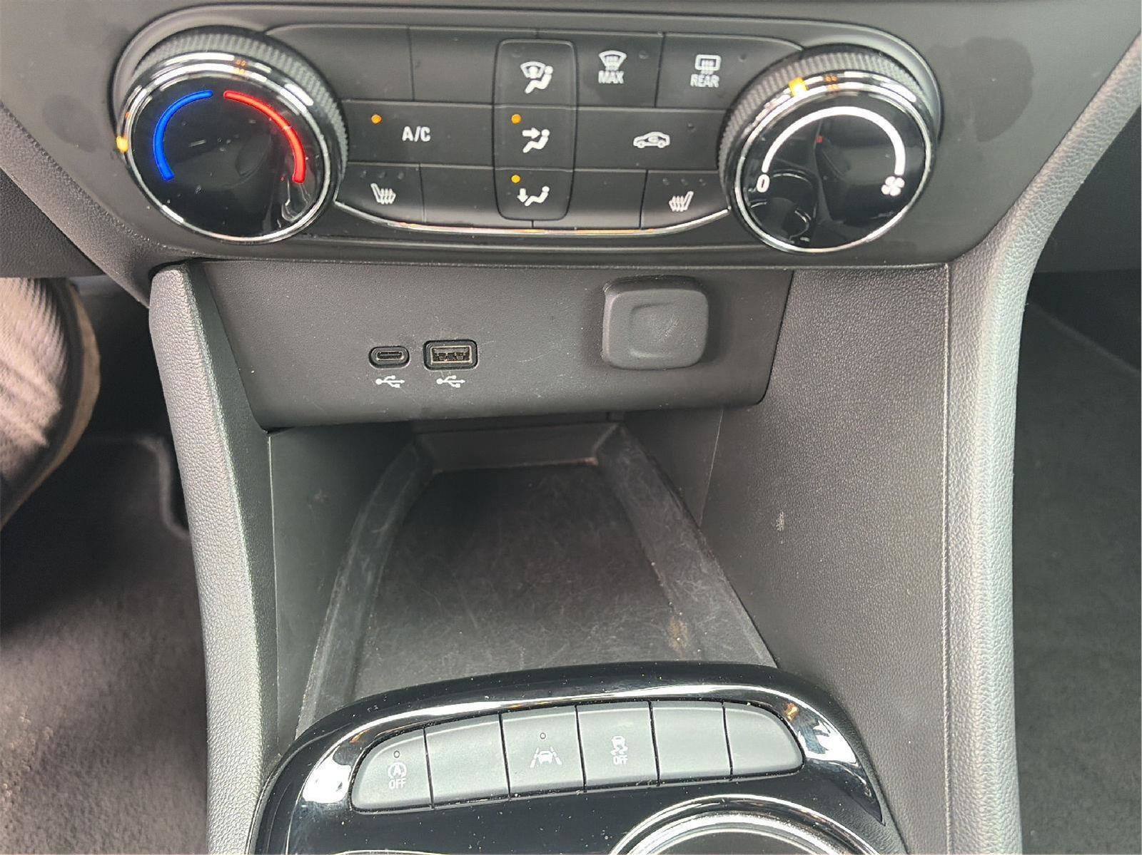 Certified 2024 Buick Encore GX Preferred w/ Comfort Package FWD image 28
