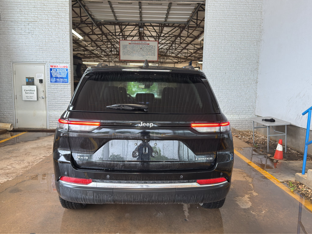 Used 2024 Jeep Grand Cherokee Limited AWD/4WD image 8