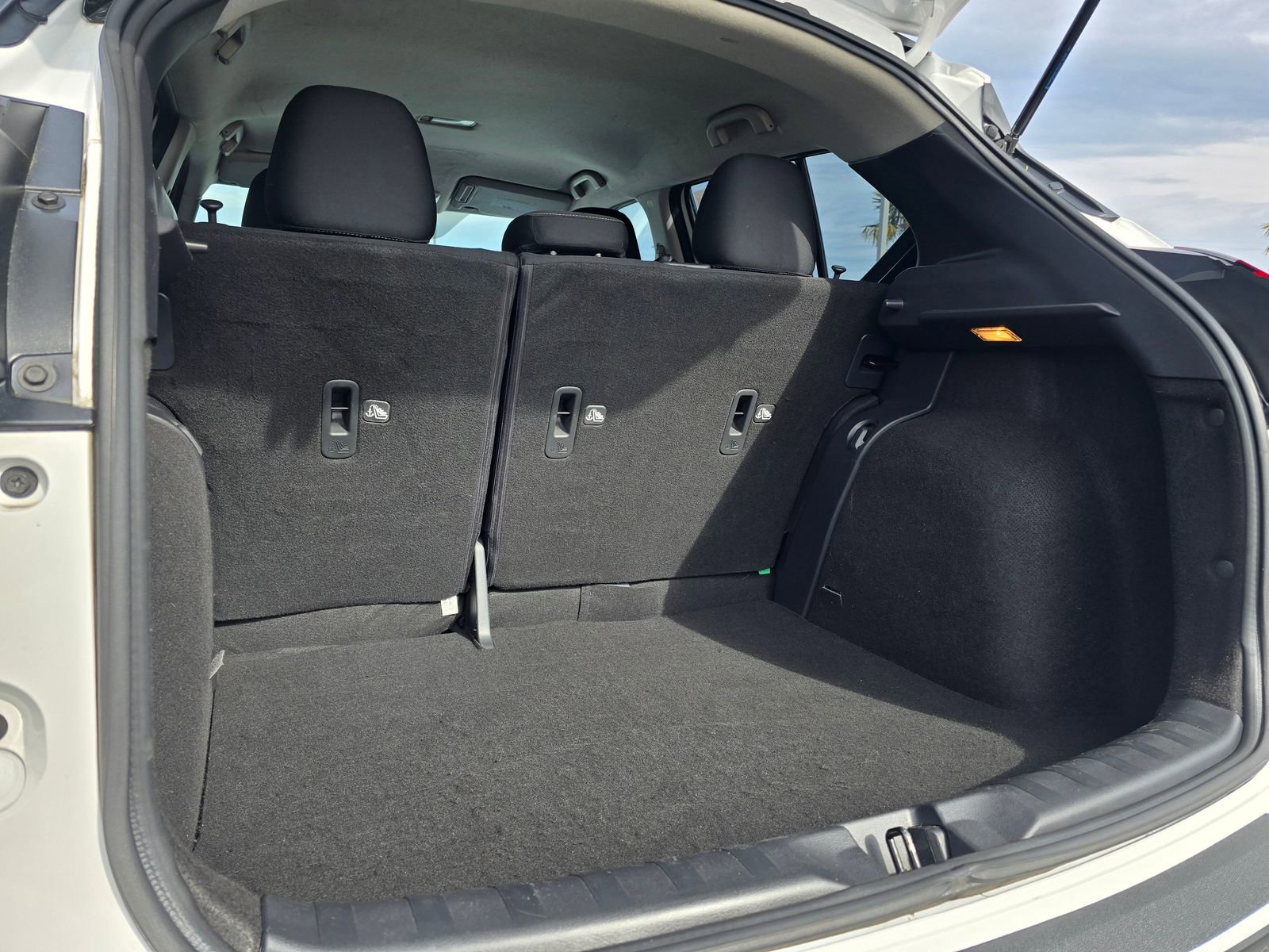 Used 2022 Nissan Kicks S FWD image 32