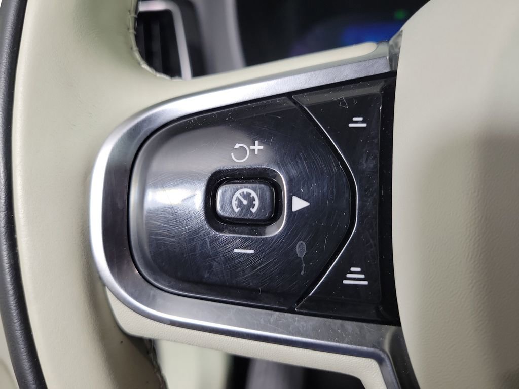 Certified 2023 Volvo XC60 B5 Plus w/ Protection Package Premier AWD/4WD image 27