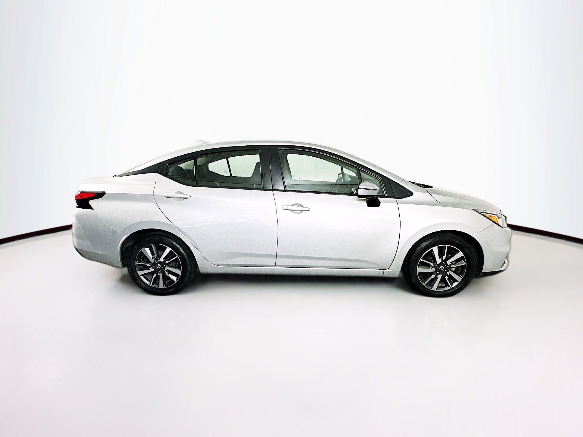 Used 2021 Nissan Versa SV image 10