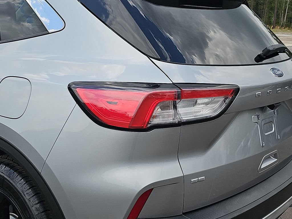 Used 2022 Ford Escape SE image 35