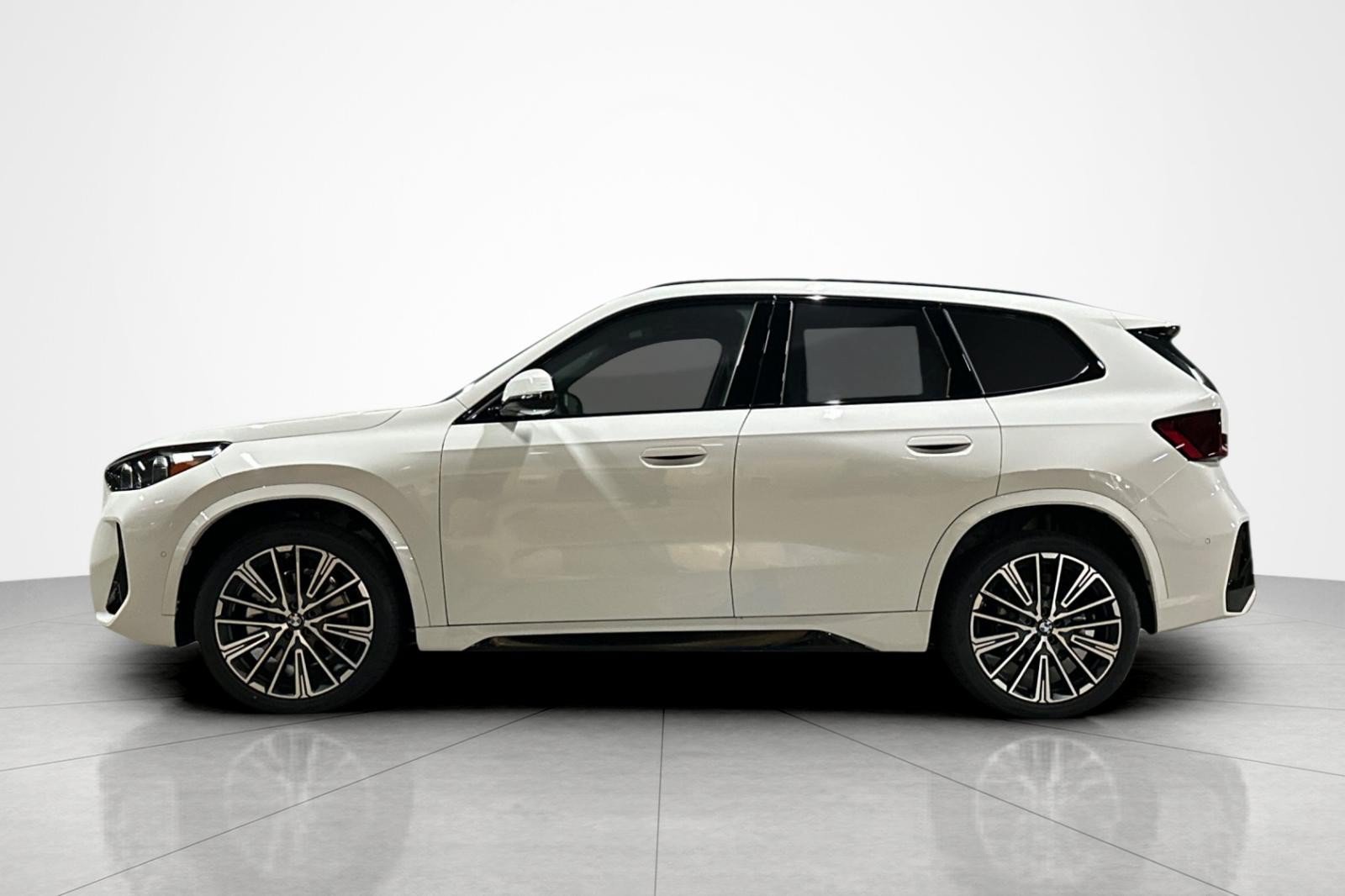 New 2027 BMW X1 xDrive28i w/ Technology Package AWD/4WD image 2