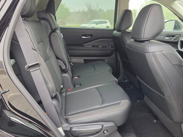 New 2026 Nissan Pathfinder SL image 16