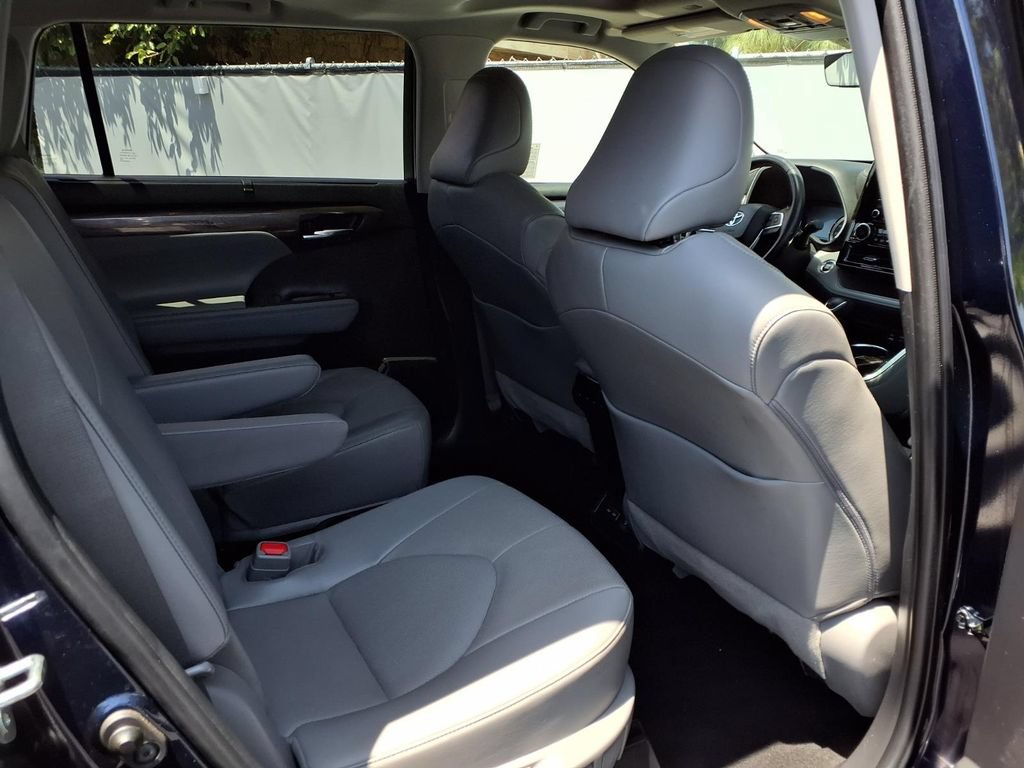 Used 2022 Toyota Highlander Limited FWD image 22