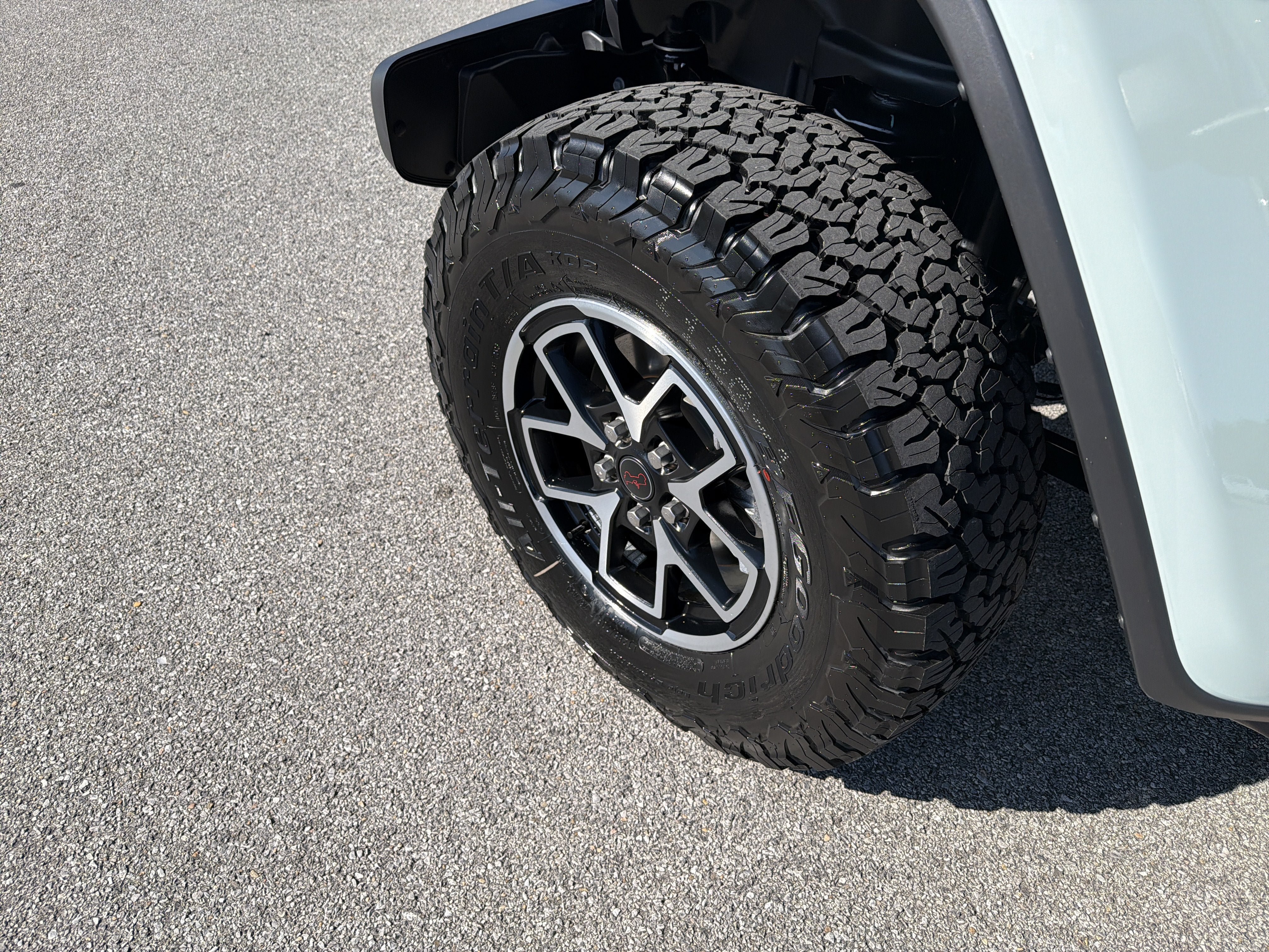 New 2026 Jeep Wrangler Unlimited Rubicon w/ Rockslide Package AWD/4WD image 13