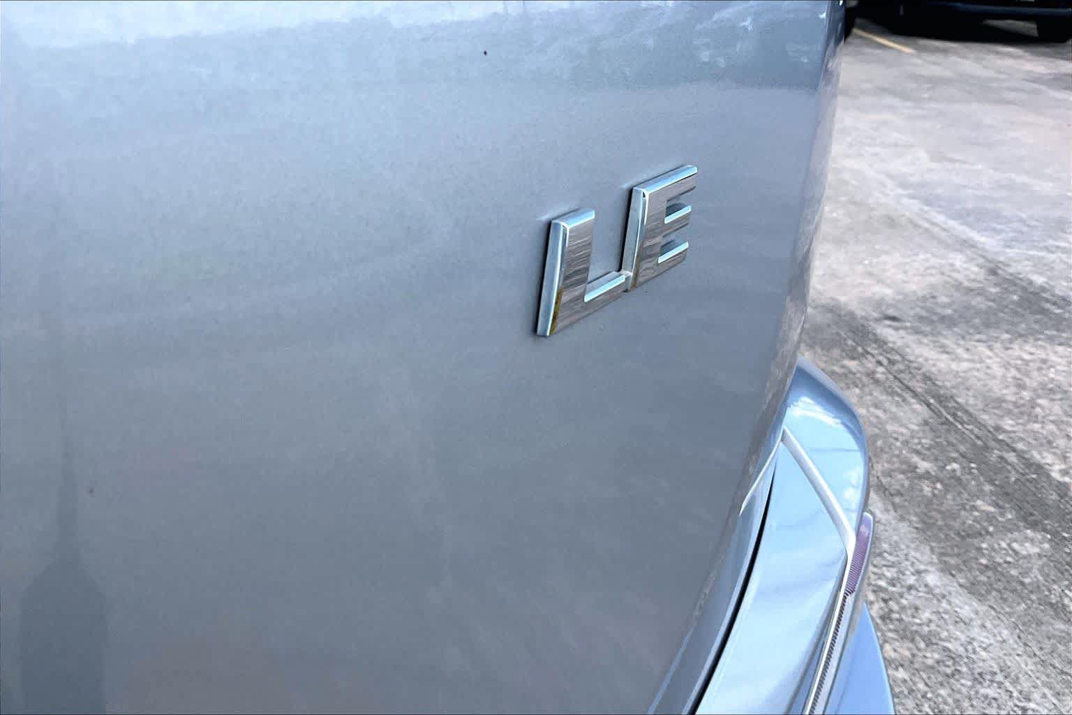 Used 2017 Toyota RAV4 LE FWD image 10