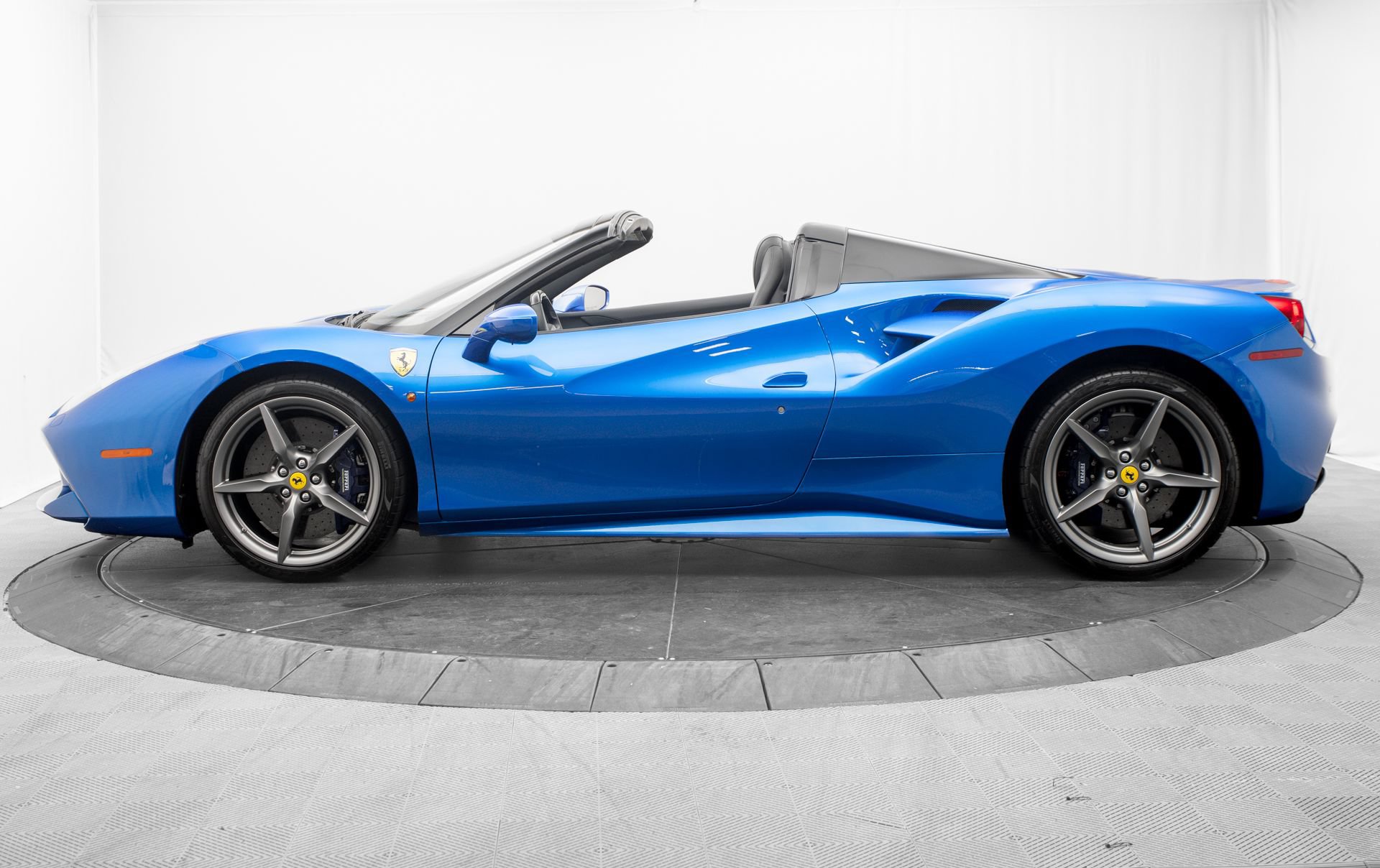 Used 2017 Ferrari 488 Spider RWD image 6