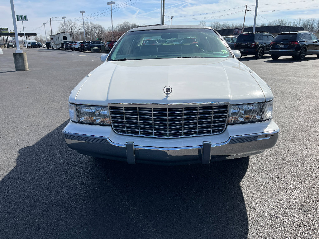 Used 1993 Cadillac Fleetwood Sedan image 2