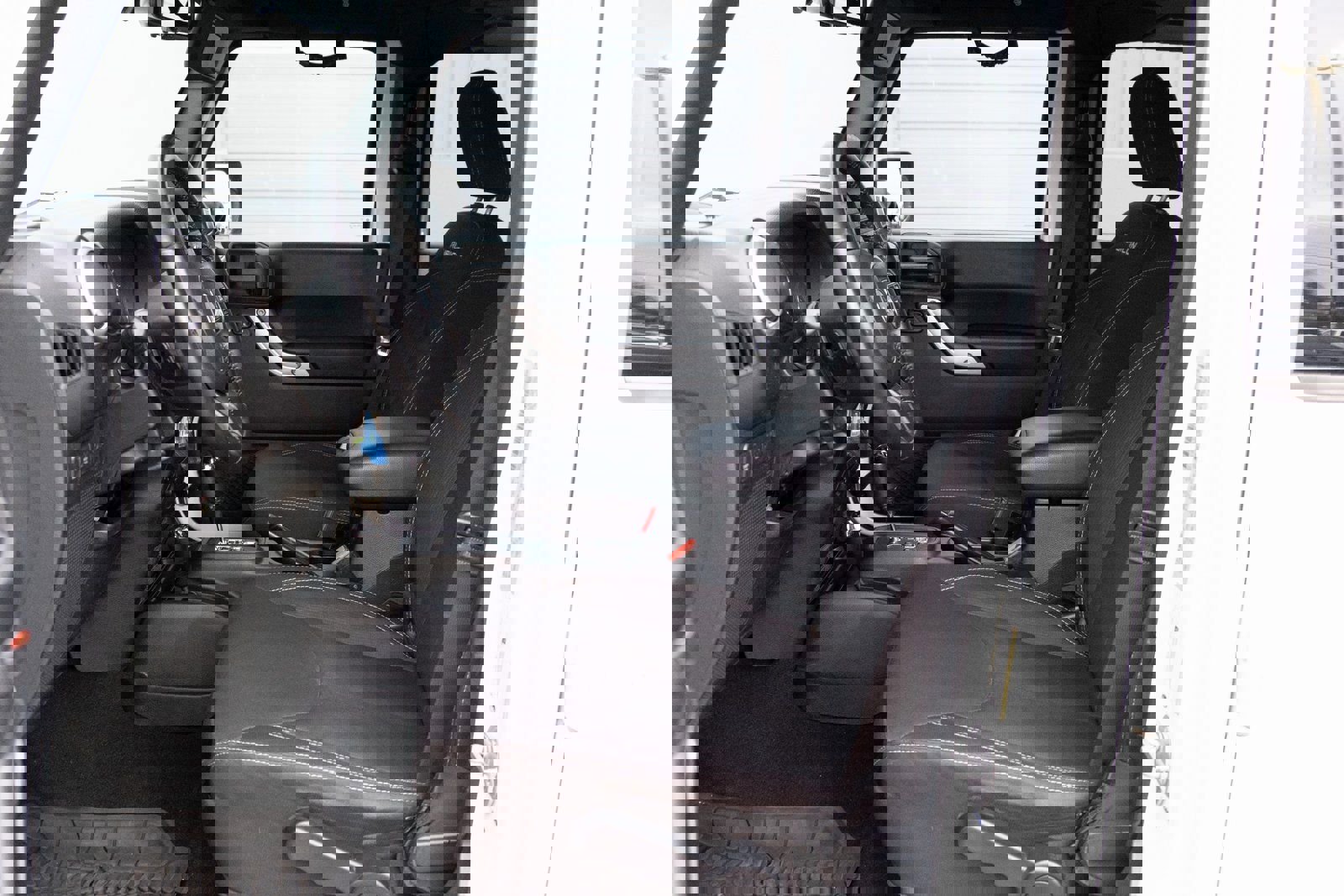 Used 2017 Jeep Wrangler Unlimited Rubicon w/ Connectivity Group image 11