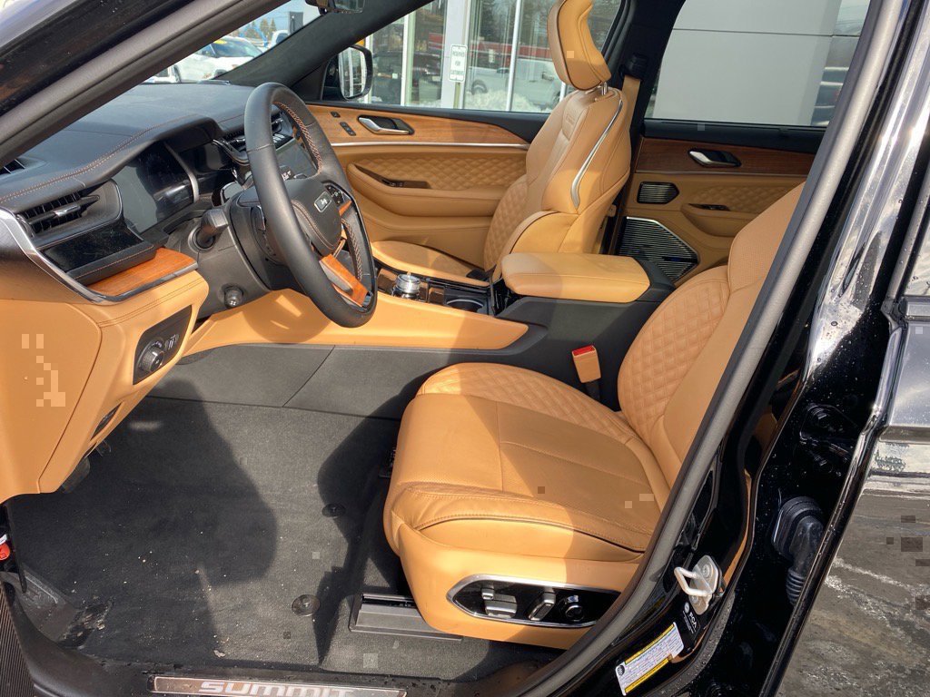 Used 2024 Jeep Grand Cherokee L Summit image 9