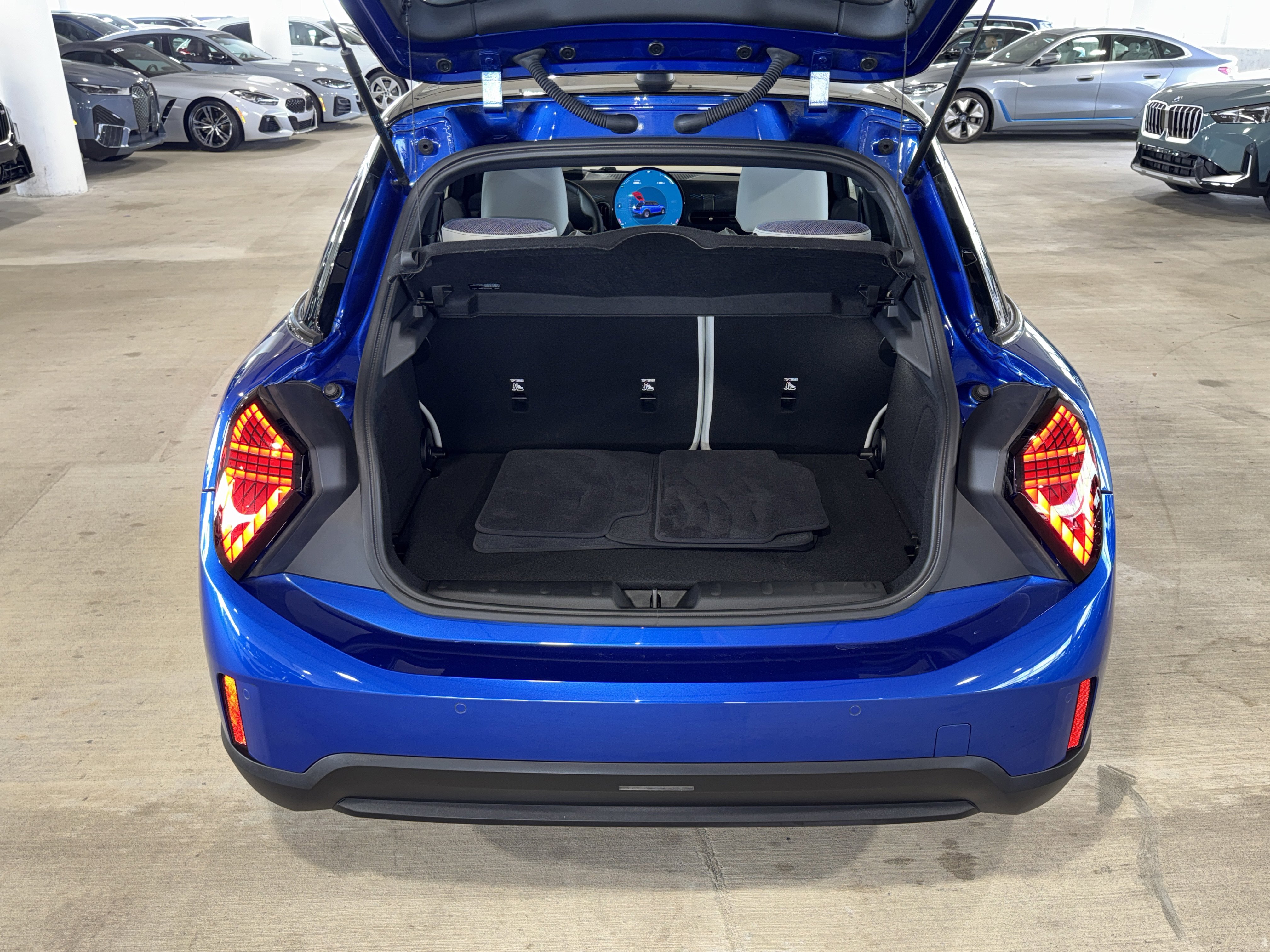Used 2025 MINI Cooper 4-Door Hardtop FWD image 13