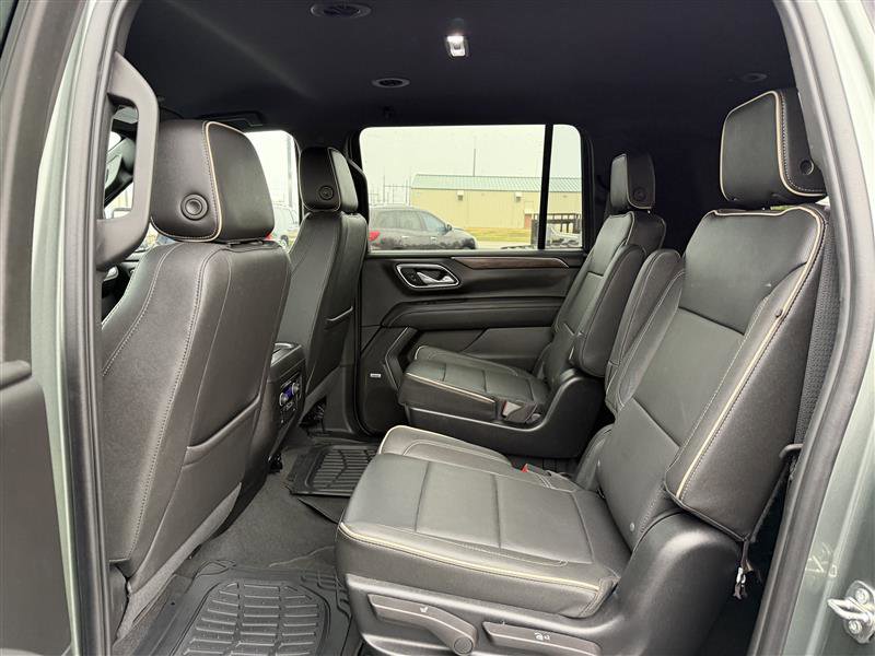 Used 2023 Chevrolet Suburban Premier image 12