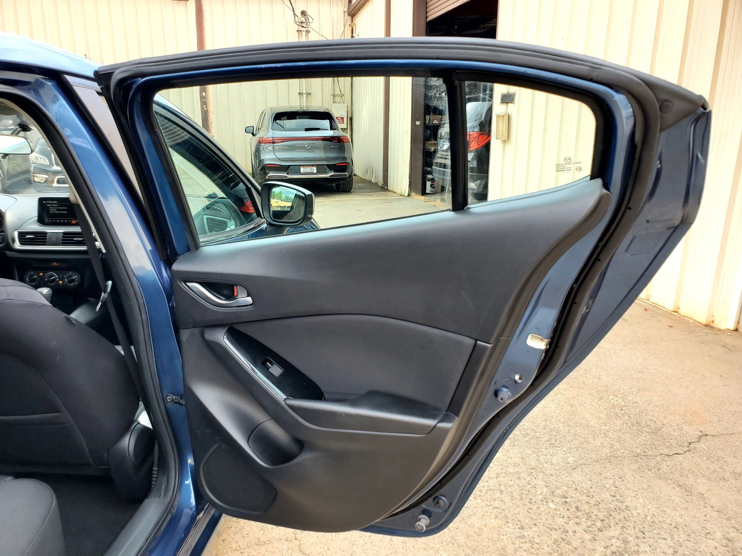 Used 2017 MAZDA MAZDA3 Sport w/ Preferred Equipment Package FWD image 30