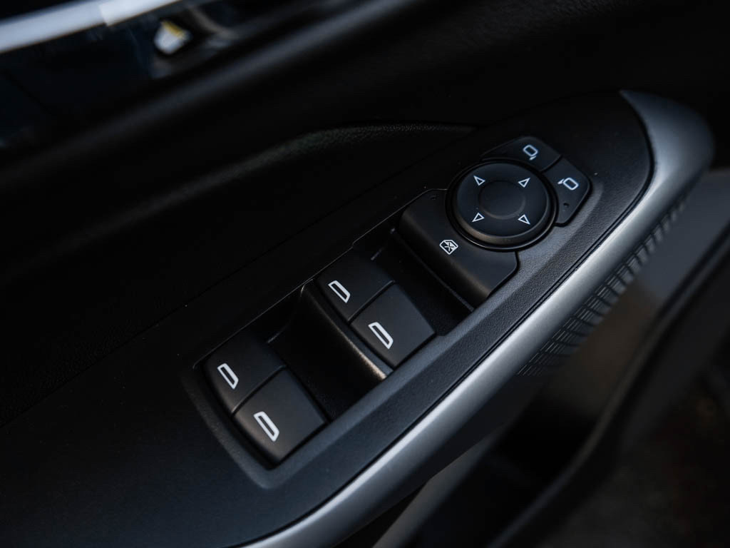 New 2026 Chevrolet Trax RS w/ Sunroof Package FWD image 16