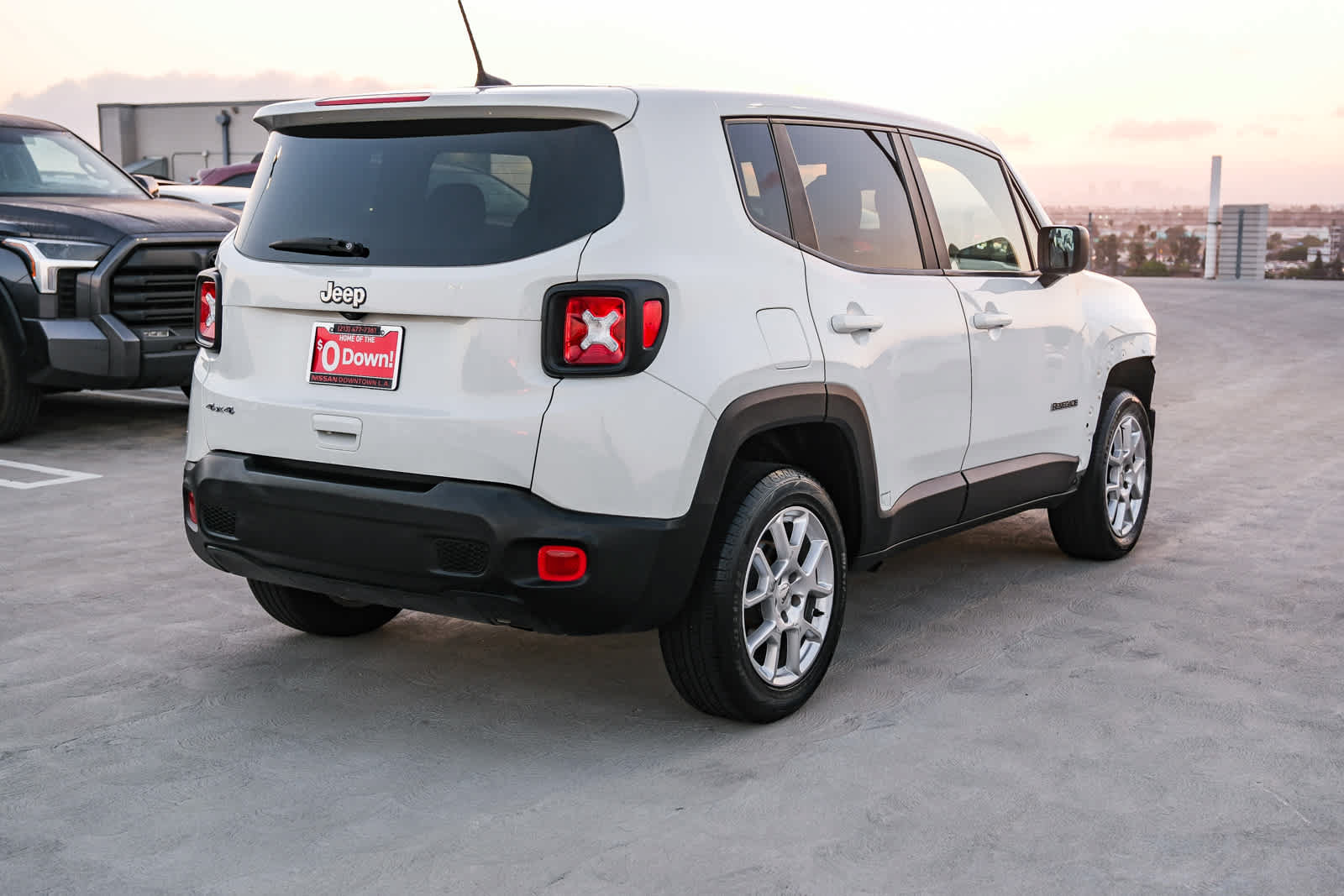 Used 2023 Jeep Renegade Latitude AWD/4WD image 4