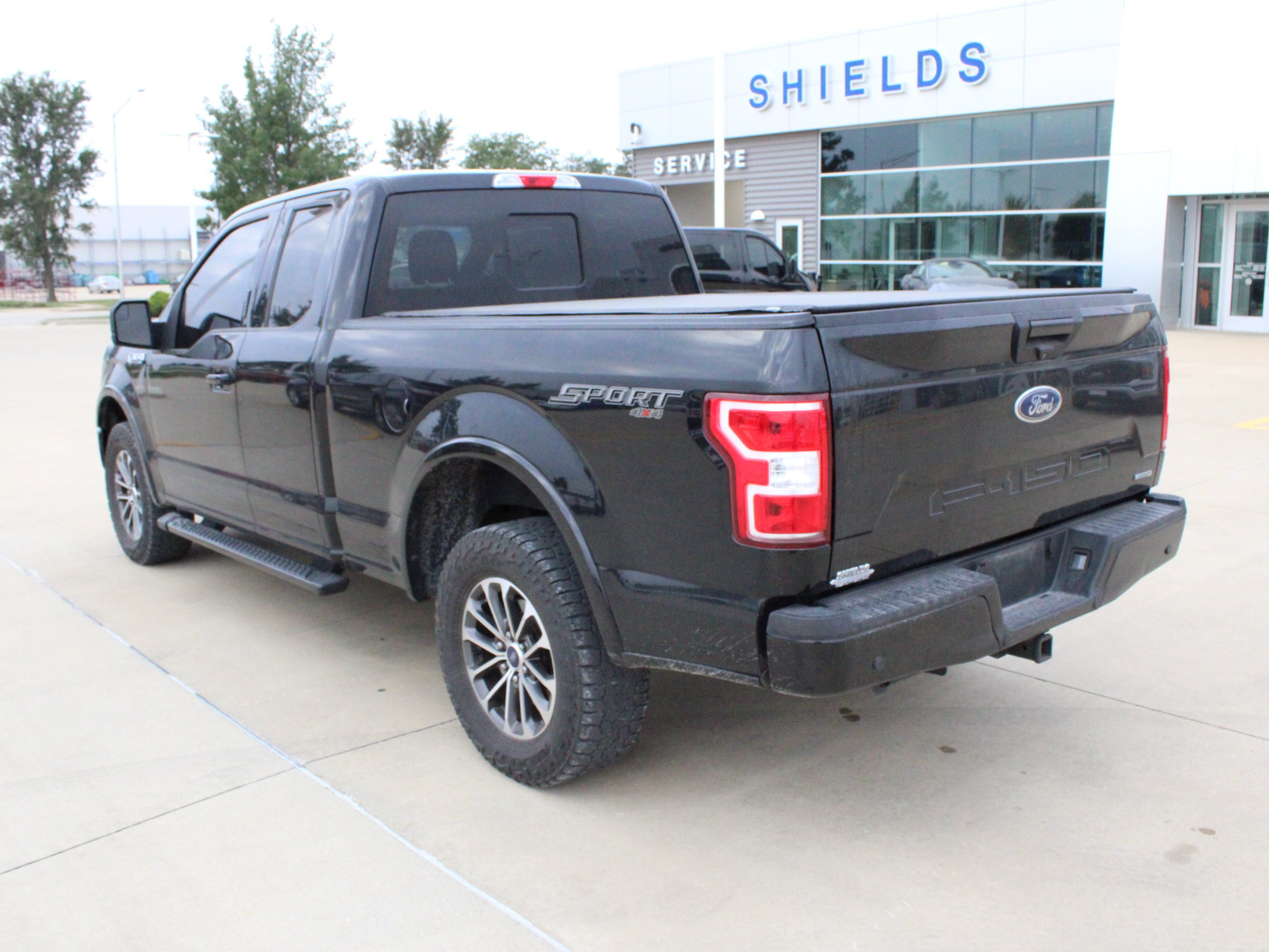 Used 2018 Ford F150 XLT w/ Equipment Group 302A Luxury AWD/4WD image 3