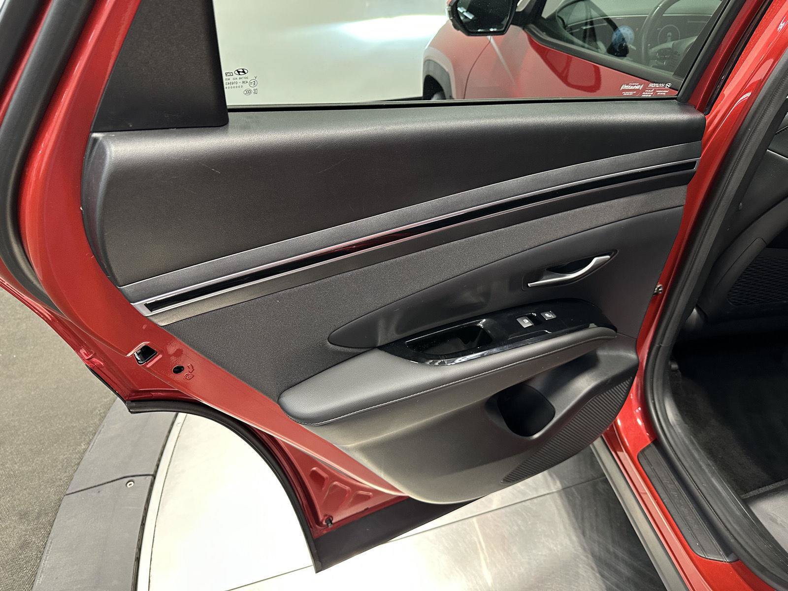 Used 2022 Hyundai Tucson Limited AWD/4WD image 29