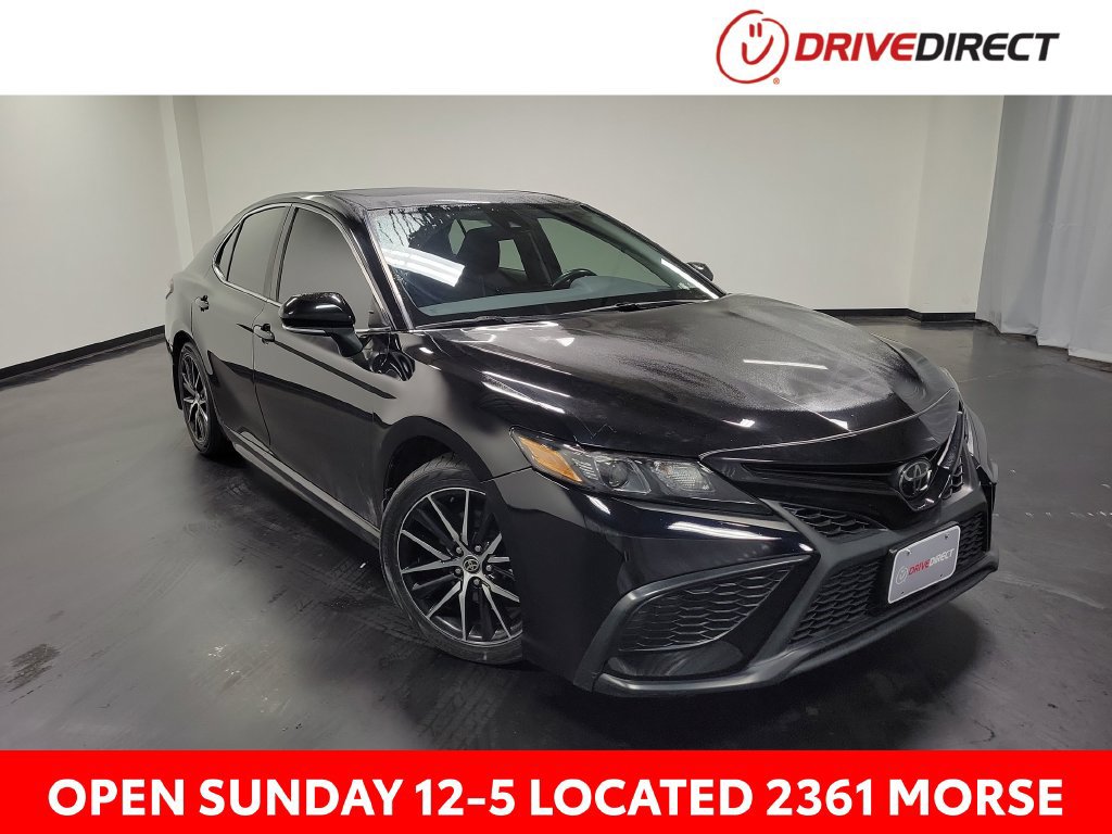 Used 2023 Toyota Camry SE w/ Cold Weather Package AWD/4WD image 1