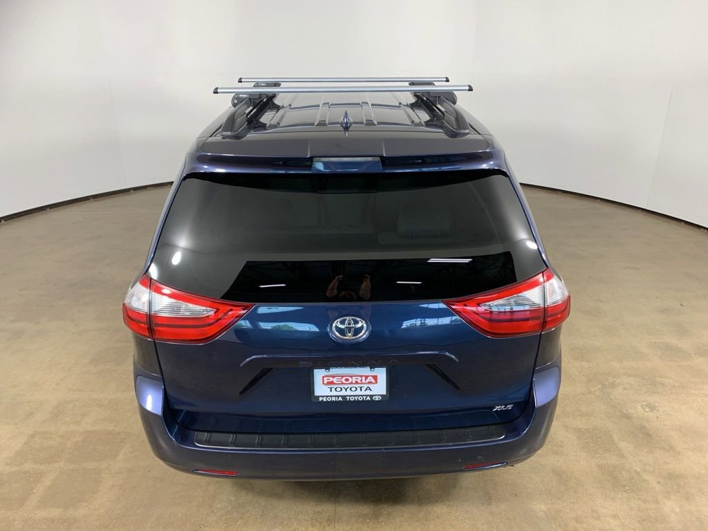 Used 2020 Toyota Sienna XLE FWD image 11