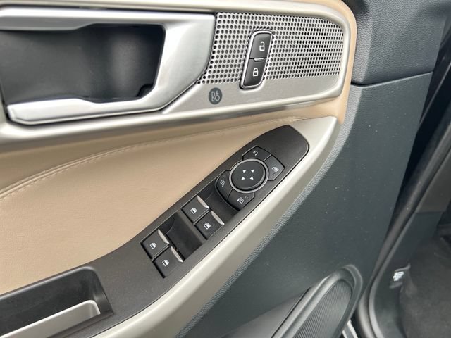 Used 2023 Ford Explorer Limited AWD/4WD image 13