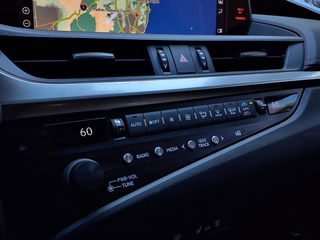 Used 2020 Lexus ES 300h w/ Luxury Package image 9