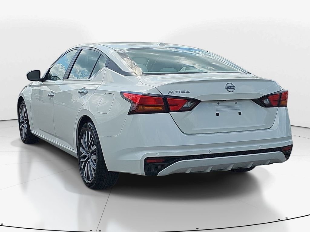 Used 2025 Nissan Altima 2.5 SV image 7