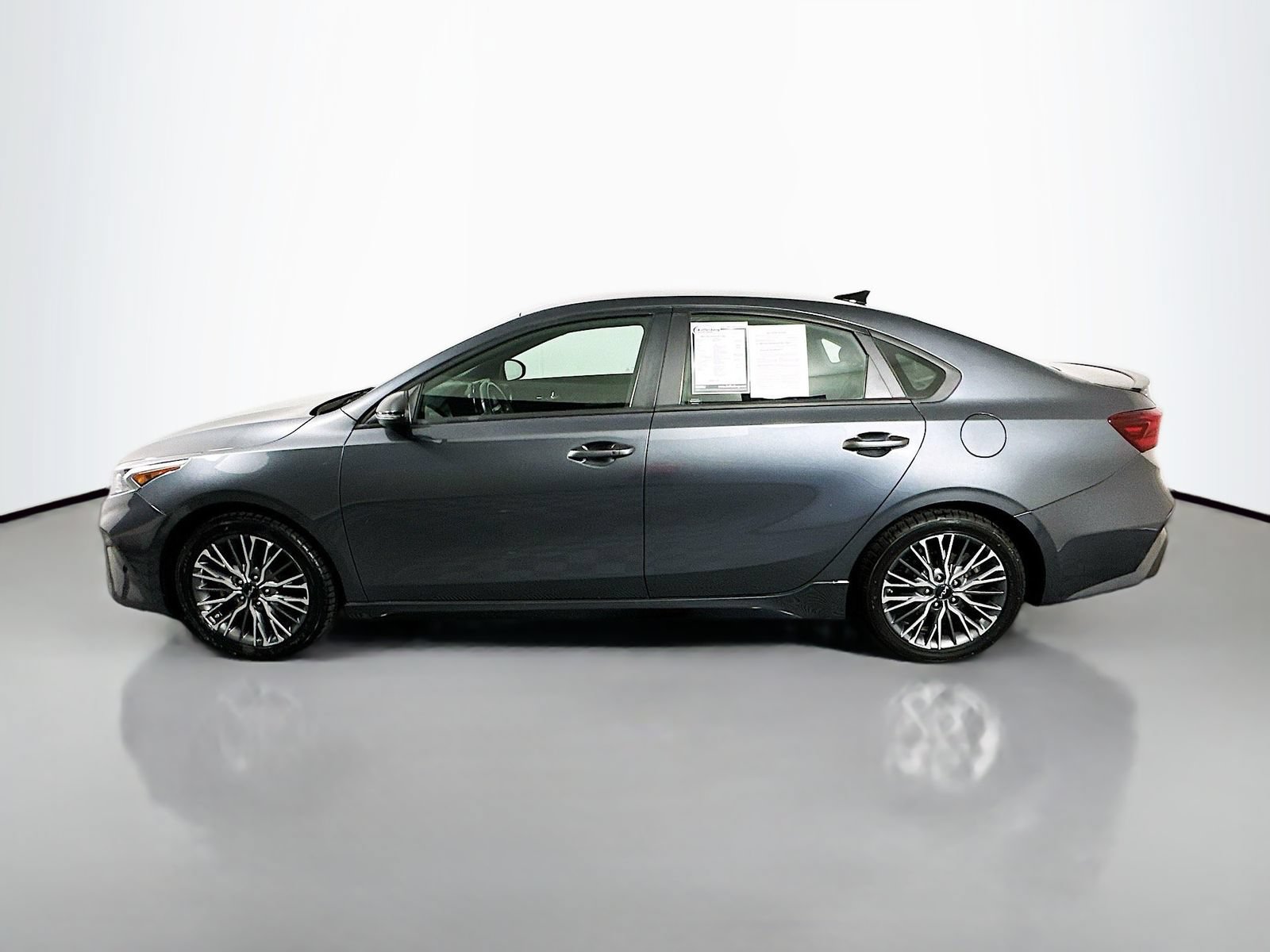 Used 2022 Kia Forte GT-Line w/ GT-Line Technology Package FWD image 4