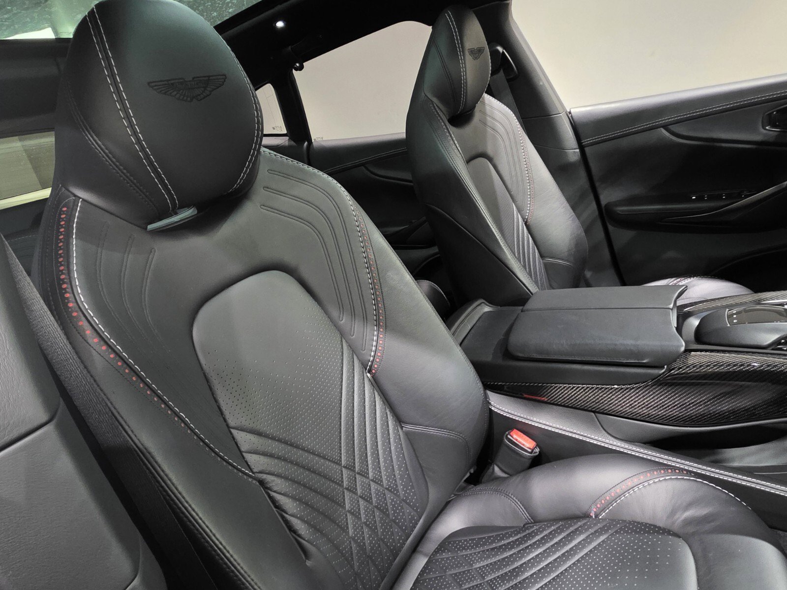 Used 2021 Aston Martin DBX image 26